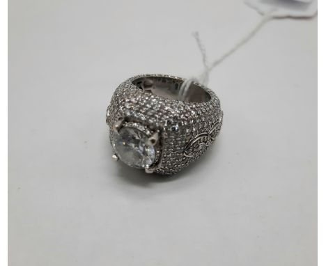 GENTS WHITE GOLD &amp; HEAVILY ENCRUSTED DIAMOND RING - CENTRE STONE APPROX 3.5 CARATS (VISUALLY) DIAMOND 10MM DIAMETER - SIZ