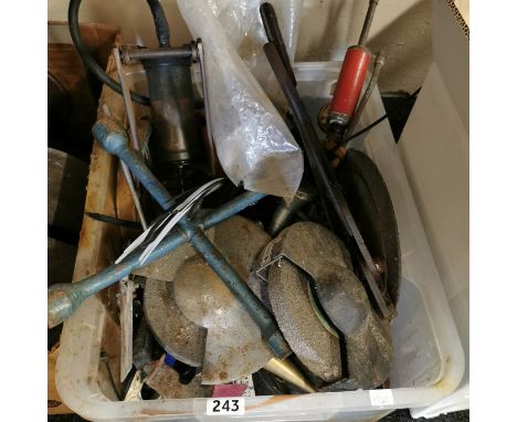 BOX OF MIXED TOOLS