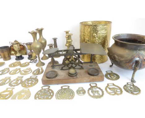 A good quantity of mostly brassware to include 25 horse brasses, two pairs of candlesticks, a set of early 20th century GB po