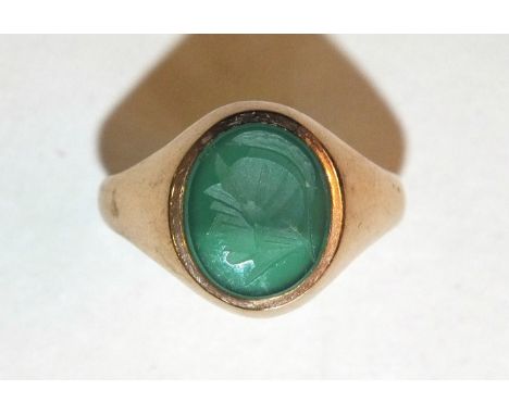 A modern 9ct gold signet ring set carved intaglio, size R, 3.7g.