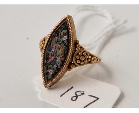 A antique gold and mosaic ring size K