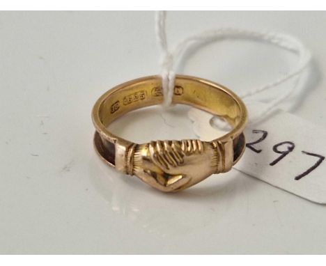 A antique hands ring 15ct gold size O