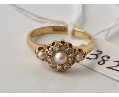 A PEARL AND DIAMOND RING 18CT GOLD SIZE N 3.4 GMS