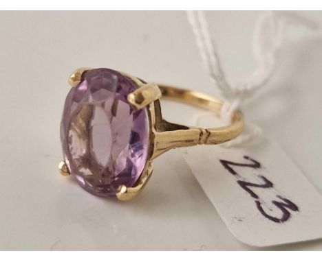 A single stone amethyst ring 9ct size N 4.4 gms