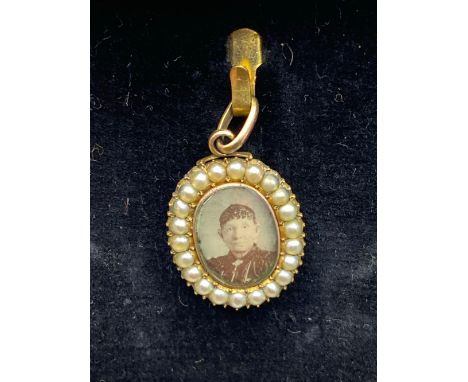 A pretty Georgian glazed portrait pendant set with pearls 18ct gold with later portrait&nbsp;
