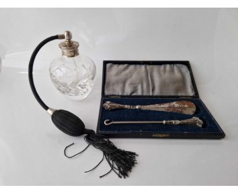 Silver mounted atomiser and a boxed button hook and shoe horn