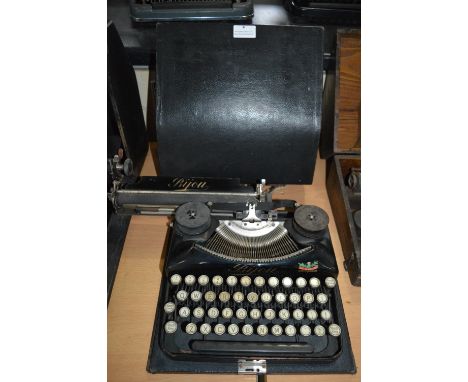 Bijou Typewriter by Duncan &amp; Co, Glasgow in Original Black Carry Case 