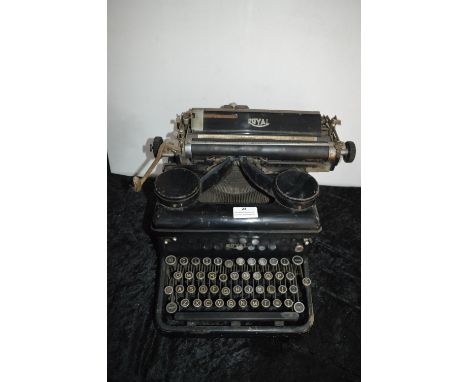 Royal Typewriter 
