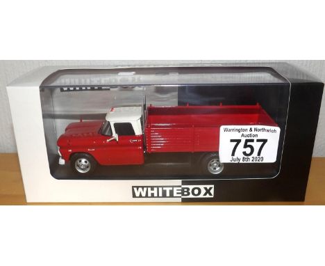 Whitebox 1:43 scale Chevrolet C-30 truck 1961. P&amp;P Group 2 (£18+VAT for the first lot and £2+VAT for subsequent lots) 