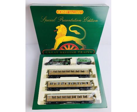 Hornby R2017 Manchester United Train Pack - Boxed. P&amp;P Group 2 (£18+VAT for the first lot and £2+VAT for subsequent lots)