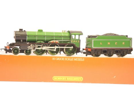 Hornby LNER Class B17 locomotive Manchester United R374. P&amp;P Group 2 (£18+VAT for the first lot and £2+VAT for subsequent