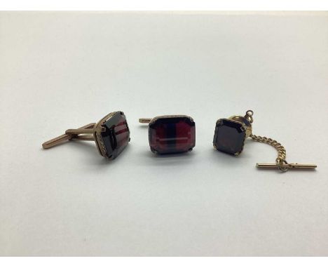 A Pair of Vintage Single Stone Cufflinks, rectangular claw set, on plain swivel bar back; together with matching single stone