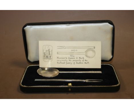 A HALLMARKED SILVER REPRODUCTION CASED SET OF 'THE MANNER'S SPOON & FORK' - SHEFFIELD 1960