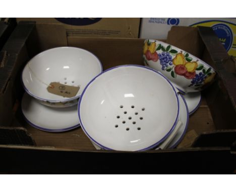 FOUR ITALIAN STYLE CERAMIC DRAINERS 