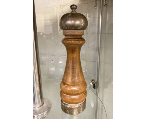 LARGE SILVER &amp; WOOD PEPPER GRINDER - 28 CMS (H) APPROX
