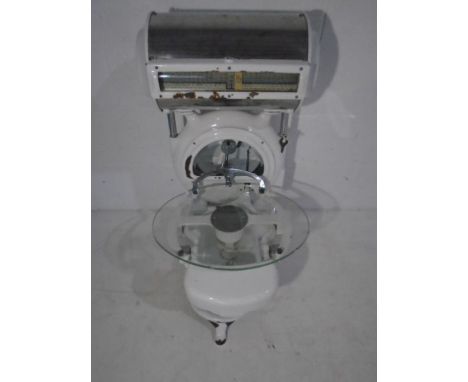 A set of vintage Avery shop scales (No 21365)