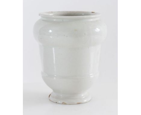 MANIFATTURA BOLOGNESE DEL XVIII SECOLO Albarello in ceramica bianca. Cm 20x15. (presenta fellatura e sbeccatura)