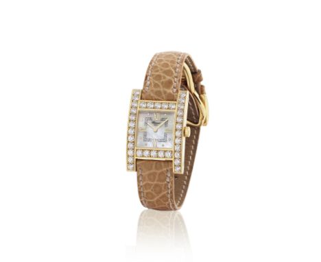 Chopard. A lady's 18K gold quartz wristwatch with mother of pearl dialChopard. Montre bracelet de dame en or jaune 18K (750) 