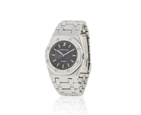 Audemars Piguet. A lady's stainless steel automatic bracelet watchAudemars Piguet. Montre bracelet de dame en acier mouvement