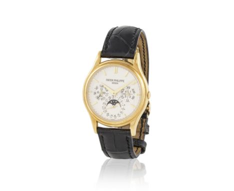 Patek Philippe. A fine 18K gold automatic perpetual calendar wristwatch with moon phasePatek Philippe. Belle montre bracelet 