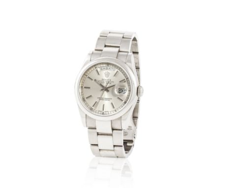 Rolex. A fine 18K white gold automatic with day and date indication bracelet watchRolex. Belle montre bracelet en or blanc 18