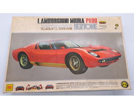 Otaki 1:16 scale, No.0T 3-15 - Lamborghini Miura P400 "Bertone", motorized plastic model kit. Conditions appear Excellent (wi