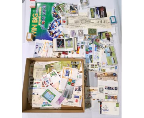 Cricket &amp; Football related memorabilia and collectables (mainly all cricket) to include a large qty of Cricket related Fi