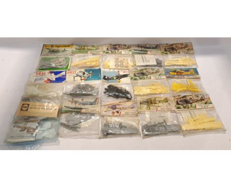 Airfix, a 1:72 Scale Group of Bagged Military Aircraft Model Kits. Although unchecked for completeness condition appears Good