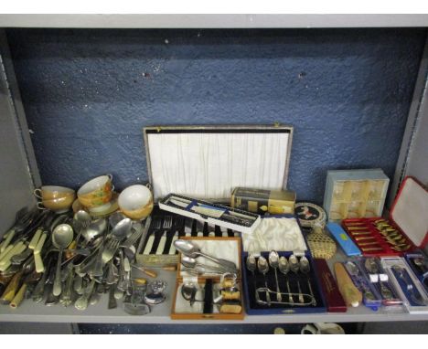 Silver teaspoons, 111g, together with mixed cutlery and flatware, collectors spoons, a door knocker and other items 