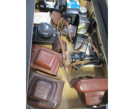 A quantity of vintage cameras and accessories 