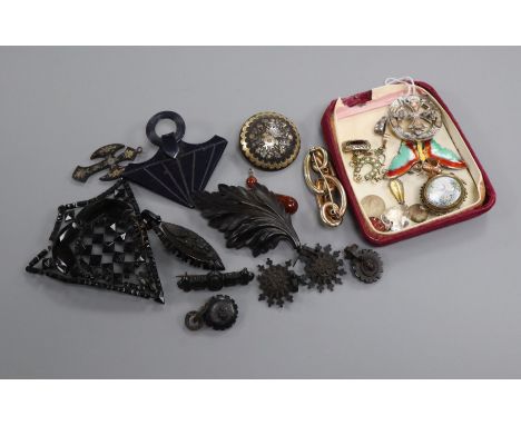 A yellow metal, split pearl and diamond horseshoe pendant, a Scottish hardstone pendant, tortoiseshell pique items etc.