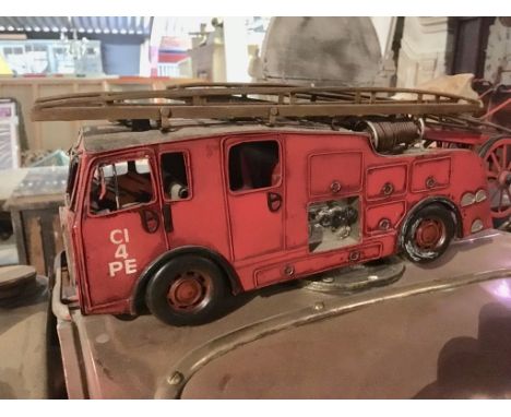 Large scale model medal fire engine. Location: Henley-on-Thames