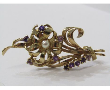 9ct YELLOW GOLD BROOCH, floral design set with amethyst and cultured pearl, approx 7.8 grams 