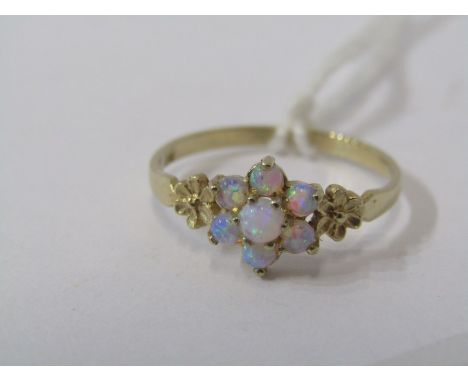 9ct YELLOW GOLD OPAL CLUSTER RING, size O 