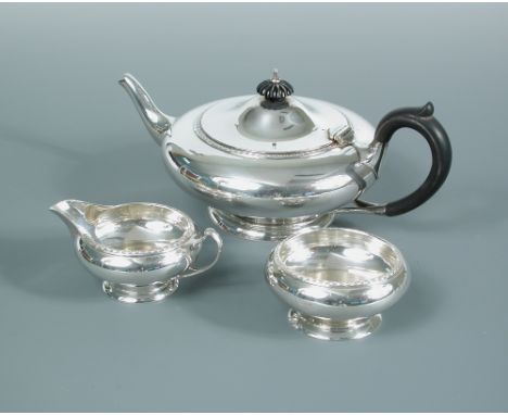 A George V silver three piece tea set by Edward Barnard & Sons, the teapot London 1934, jubilee marked, of compressed circula