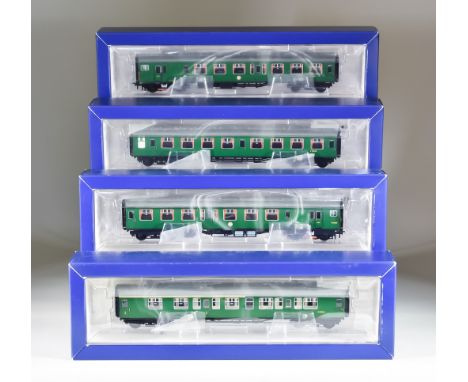 A Bachmann British Rail Class 411 4 Car Emu Set 7126, late SR Multiple Unit Green