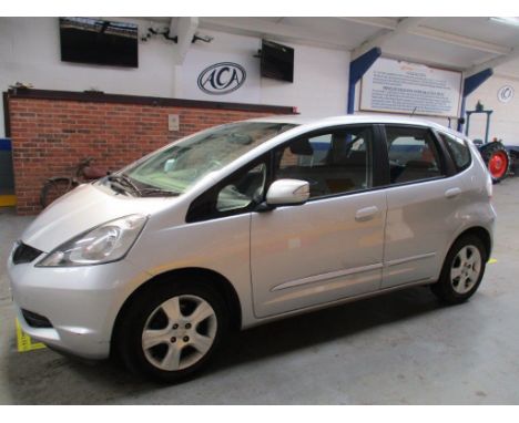 Make &amp; Model: Honda Jazz I-VTec ESDate of Reg: DE60 OBZColour: Silvercc: 1339MoT: 23-11-2021Fuel Type: PETROLMileage: 62k