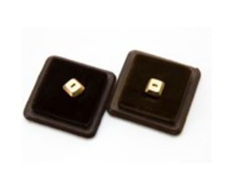 A pair of modern 9ct gold presentation dress studs, each approx 3.5g in an Olivetti box (4)