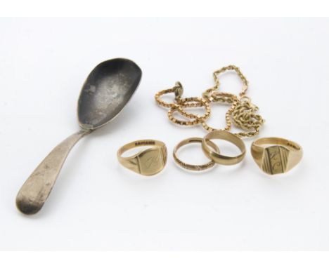 Six 9ct gold items of jewellery and more, including two signet rings, an eternity ring, a wedding band and two bracelets, 18.
