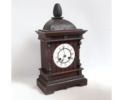 An oak-cased 8-day mantel clock by Junghans, with gong and pendulum, height 50cm 
