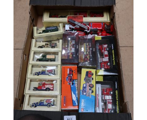 A group of Vintage toy vehicles and cars, including diecast Lledo, Corgi Classics etc (boxful) 