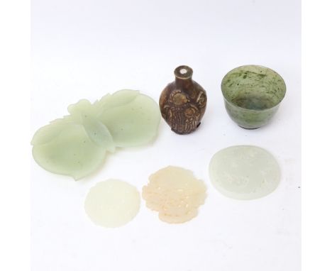 Various Chinese jade and jadeite carvings, including amulets and a bowl 