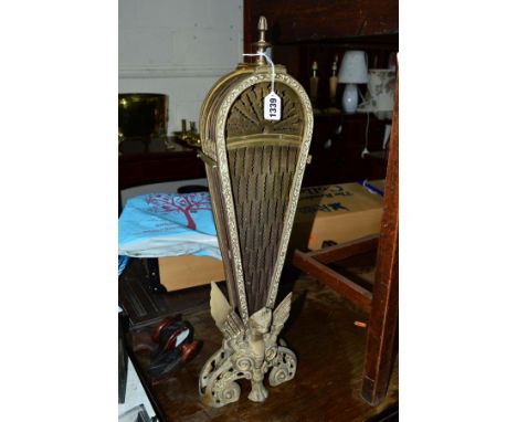 AN EARLY 20TH CENTURY BRASS FAN FIRESCREEN