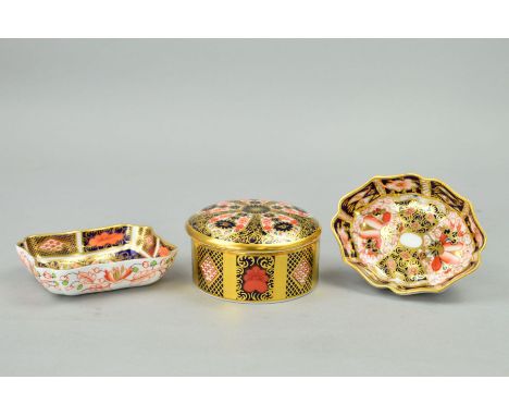 THREE ROYAL CROWN DERBY IMARI TRINKETS to include '1128' pattern covered pot, gold banded, a '1128' rectangular trinket tray 