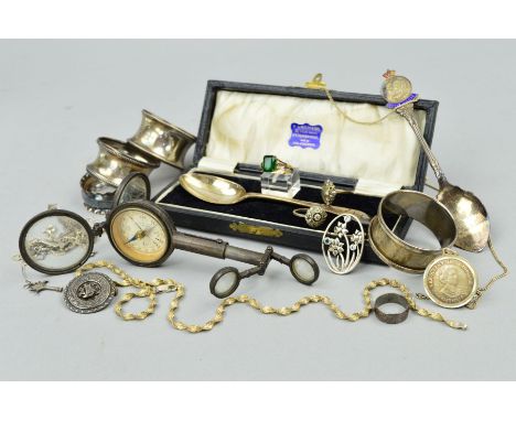 A SELECTION OF SILVERWARE AND JEWELLERY, to include four early 20th Century silver napkin rings, hallmarked, two early 20th C