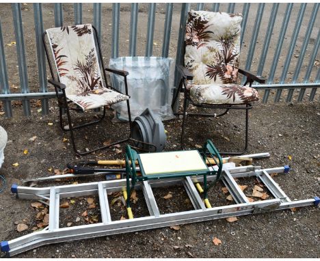 THREE VARIOUS GARDEN FOLDING CHAIRS, a Hozelock hose reel, a set of Ali steps and various garden tools