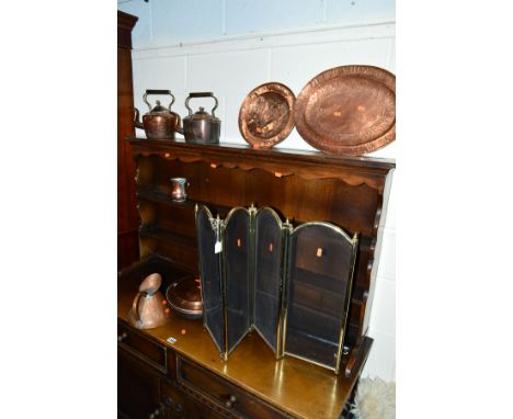 A QUANTITY OF COPPER, to include two kettles, plates, warming pan and a brass firescreen, etc (8)