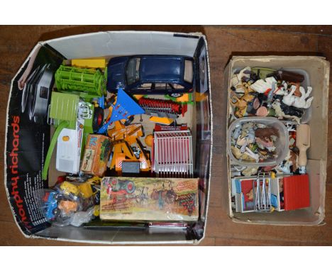 A mixed group of mainly unboxed toys including lead and plastic farm animals, farm models in various different scales togethe
