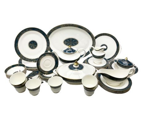 Royal Doulton Carlyle pattern part tea and dinner service, to include six dinner plates, four soup bowls, six side plates, on