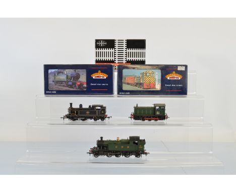 Three OO gauge locomotives, including Bachmann Branch-Line 32-127 45XX Tank 4550 GWR Green, Bahcmann Branch-Line 31-338 04 Di